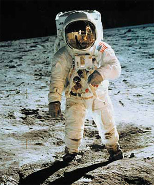 Астронавт Баз Олдрин («Аполлон-11») ступил на поверхность Луны через 20 минут после Нейла Армстронга. 21 июля 1969 года. Фото NASA