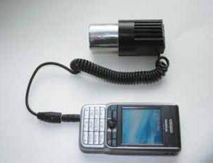 Рис. 2. Внешнее зарядное устройство для сотового телефона. Изображение: «Экология и жизнь»