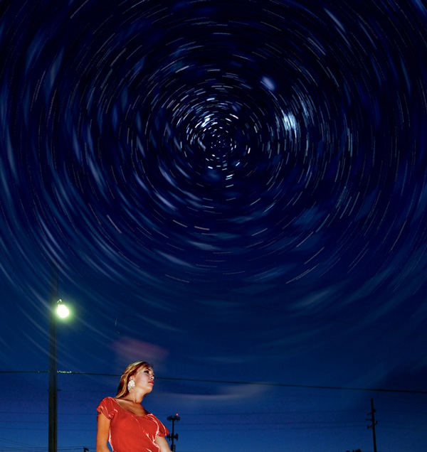 По мнению физика Марка Хэдли, сильнее всего внутригалактическое поле чувствуют именно те частицы и античастицы (нейтральные К-мезоны, В-мезоны и D-мезоны), в распадах которых не сохраняется даже комбинированная четность. Изображение: «Популярная механика»