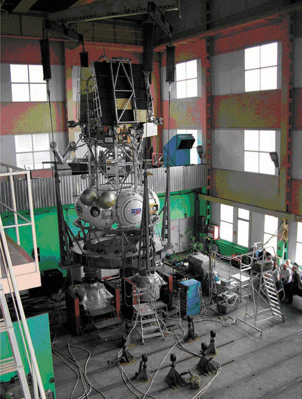 Испытание на виброкомплексе. Фото НПО им. С.А. Лавочкина