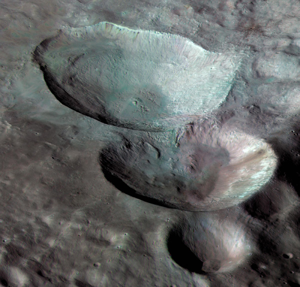 Кратеры «Снежная баба» на Весте. Credit: NASA/JPL-Caltech/UCLA/MPS/DLR/IDA. Фото с сайта dawn.jpl.nasa.gov