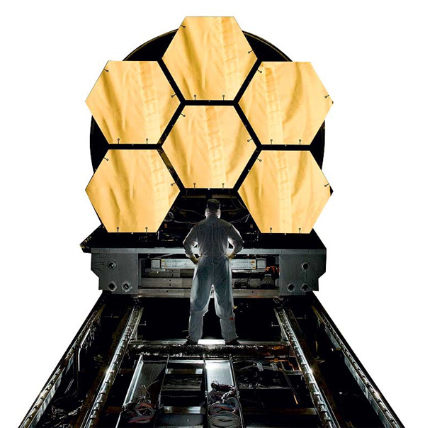 Сотрудник NASA стоит перед шестью сегментами главного зеркала из космического телескопа Джеймса Уэбба. Пионеры внеземной геологоразведки станут первыми частными владельцами космических телескопов. Возможно, они даже будут сдавать их в аренду