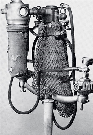 Один из самых первых американских настоящих наркозных аппаратов. Иллюстрация из книги «Анестезия», Ronald D. Miller and Lars I. Eriksson