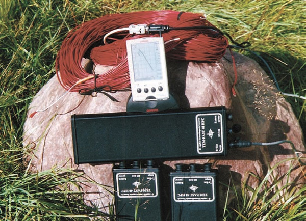 TEM-FAST со свернутой антенной (красный провод)