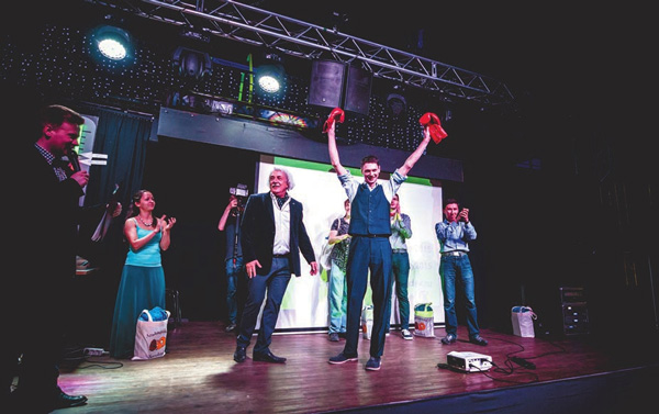 Все участники сайнс-слэма на сцене