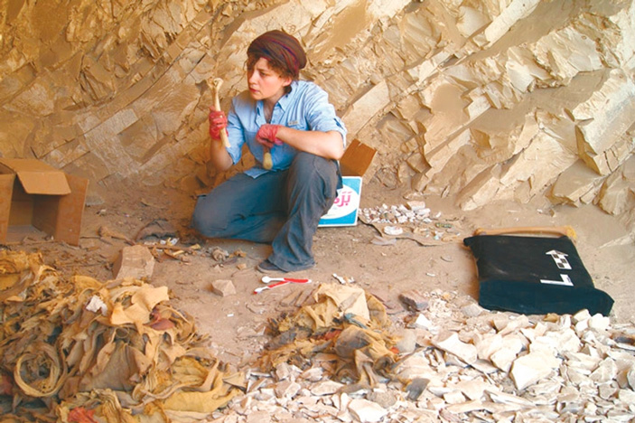 Энн Остин на раскопках в Дейр-эль-Медине. Фото с сайта news.stanford.edu