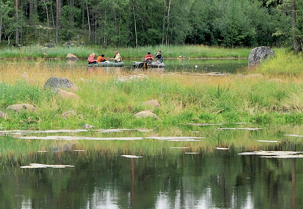 Море и отделившееся от него озеро. Фото Дмитрия Воронова («Наука и жизнь» №3, 2017)