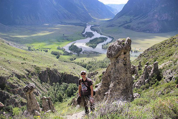 Старший научный сотрудник, к. б. н. Павел Нефедьев в долине реки Чулышман (Республика Алтай) («Коммерсантъ Наука» №6, сентябрь 2017)