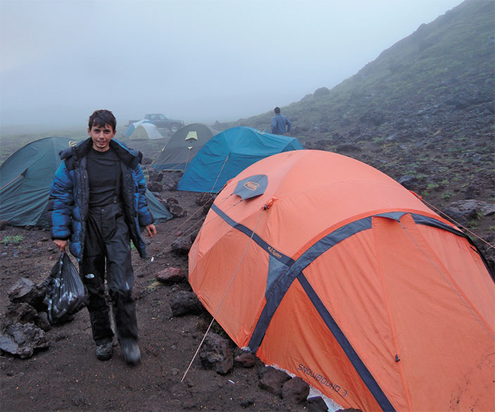 Временный «дом» экспедиционников был разбит в кальдере у подножия современной вулканической постройки Горелого («Наука из первых рук» №1(55), 2014)