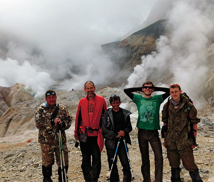 Участники экспедиции на вулкан Горелый («Наука из первых рук» №1(55), 2014)