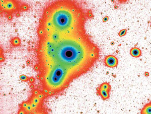 Рис. 3. Глубокий снимок в оптическом диапазоне скопления галактик в созвездии Печь («Природа» №11, 2016)