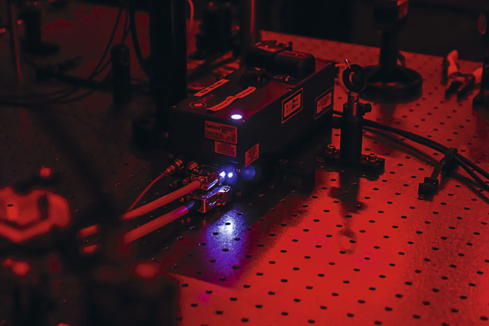 Лаборатория гибридной фотоники Сколтеха («Кот Шрёдингера» №1–2(39–40), 2018)