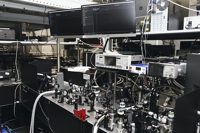 Лаборатория гибридной фотоники Сколтеха («Кот Шрёдингера» №1–2(39–40), 2018)