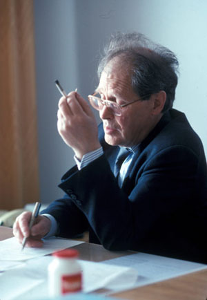 Сергей Адамович Ковалёв в своем кабинете в Верховном Совете за работой («Троицкий вариант» №7, 2019)