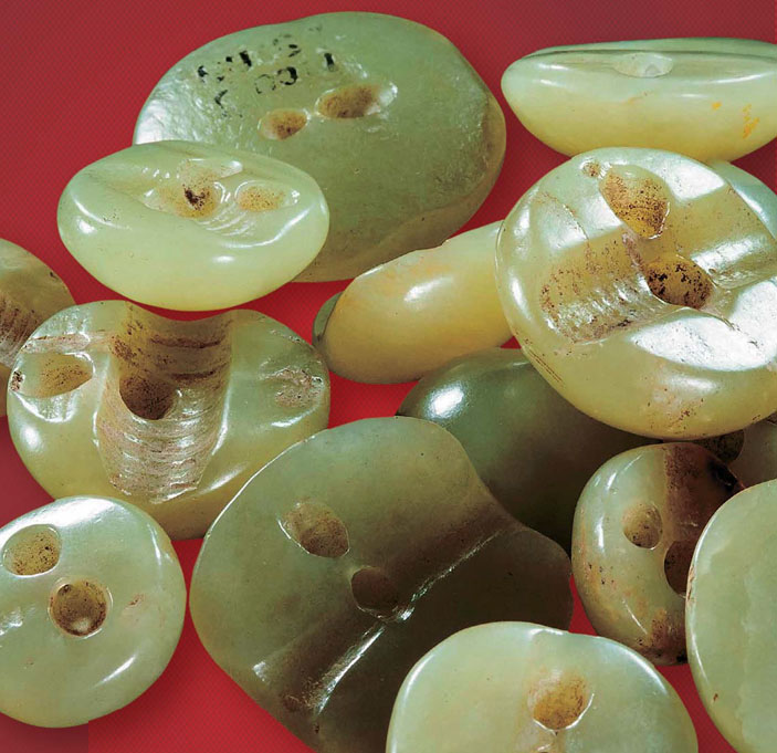 Нефритовые бусы, найденные на поселении Нажисытай («Наука из первых рук» №2(82), 2019)