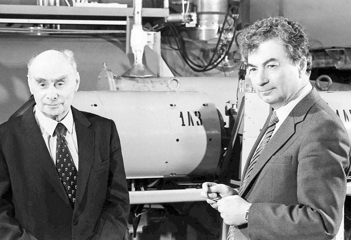 Г. Н. Флёров и Ю. Ц. Оганесян. Конец 1980-х годов («Природа» №2, 2019)