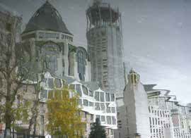 Отражение здания в луже («Квантик» №9, 2018)