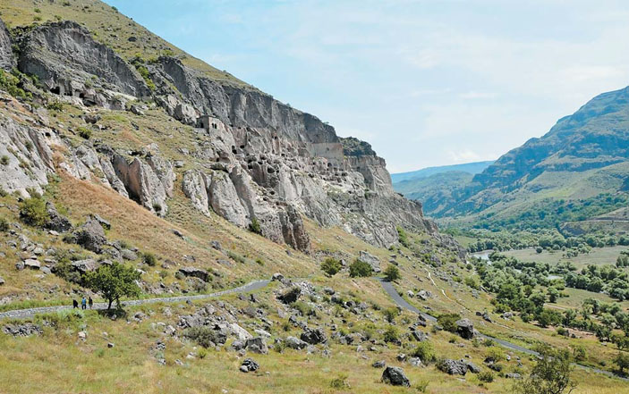 Вардзия располагается на левом склоне долины р. Куры («Природа» №10, 2017)