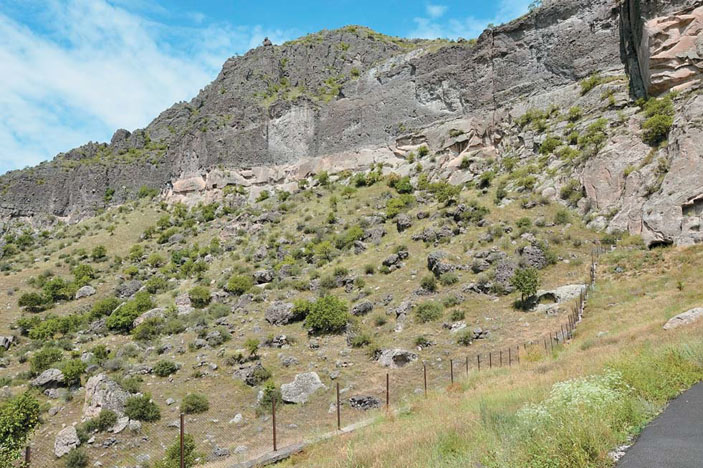 Субвертикальная стена на южном склоне горы Эрушети («Природа» №10, 2017)