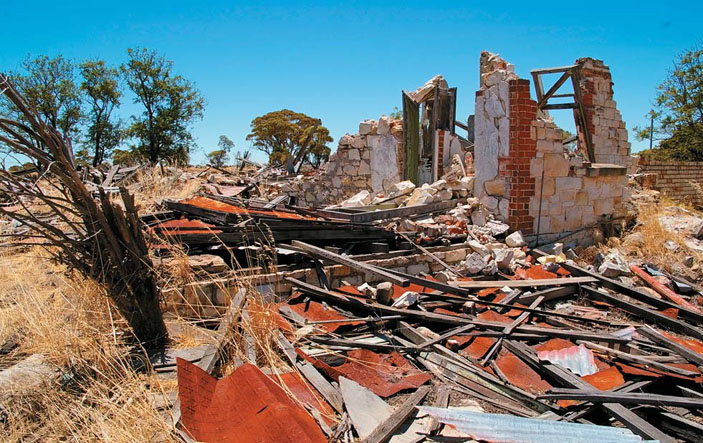 Рис. 5. Катастрофическое разрушение жилого дома в Мекеринге («Природа» №11, 2017)