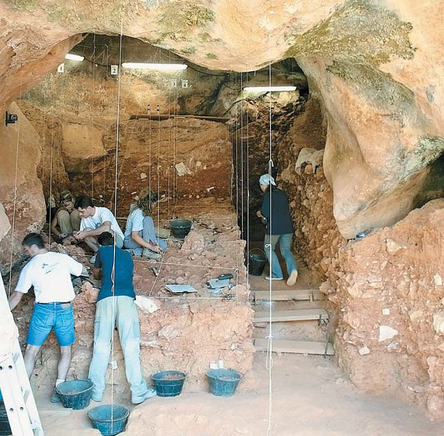 Археологические работы в пещере Сима де лос Уэос («Природа» №3, 2018)