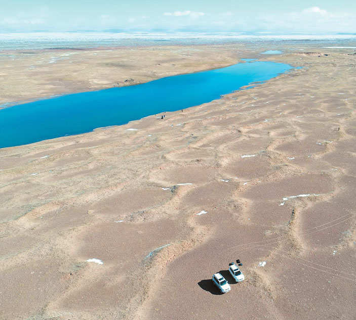 Полигональные дюны, формирующиеся на поверхности аллювиальной террасы и наследующие скрытополигональную мерзлотную решетку («Природа» №11, 2018)
