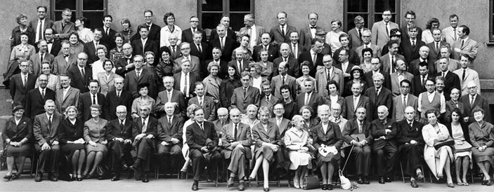 Физики, собравшиеся в Копенгагене в июле 1963 г. после смерти Н. Бора («Природа» №12, 2018)