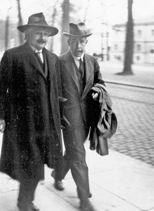 Н. Бор и А. Эйнштейн («Природа» №12, 2018)