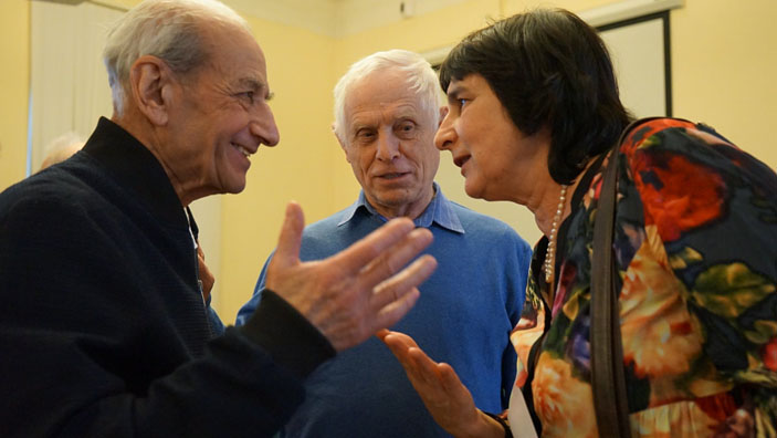 Юрий Дереникович Апресян с коллегами («Троицкий вариант» №3, 2020)