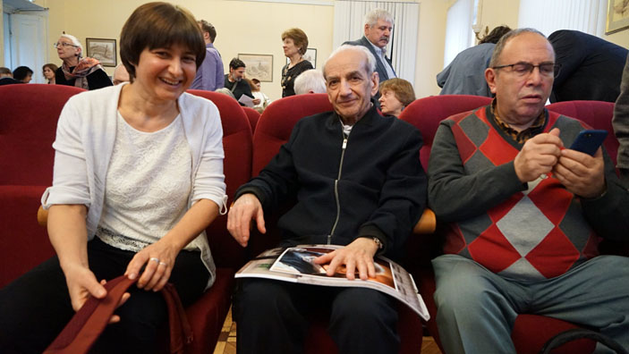 Юрий Дереникович Апресян с коллегами («Троицкий вариант» №3, 2020)