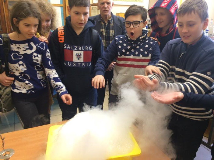 «Физическая гостиная» («Троицкий вариант» №5, 2020)