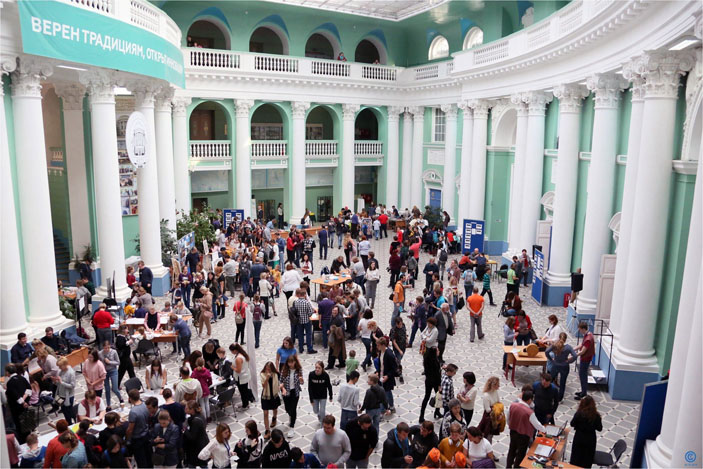 «Физическая гостиная» («Троицкий вариант» №5, 2020)