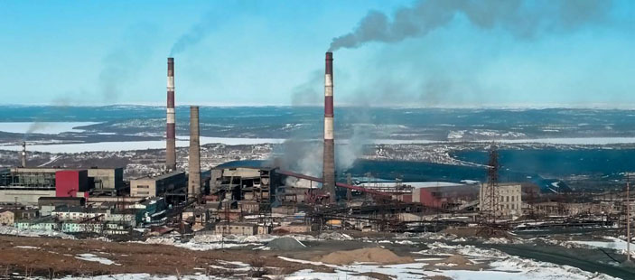 Рис. 1. Медно-никелевый комбинат в г. Мончегорске («Природа» №12, 2019)