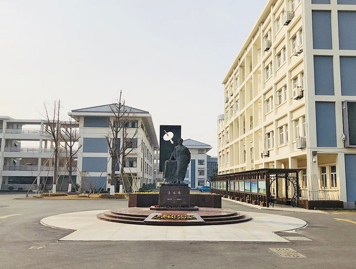 Памятник Ву Цзяньсюн («Квантик» №4, 2020)