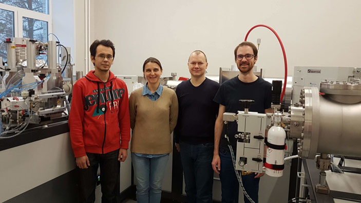 Сотрудник Ionplus Sascha Maxeiner и М. М. Игнатов, Е. В. Пархомчук, А. В. Петрожицкий («Троицкий вариант» №21, 2020)