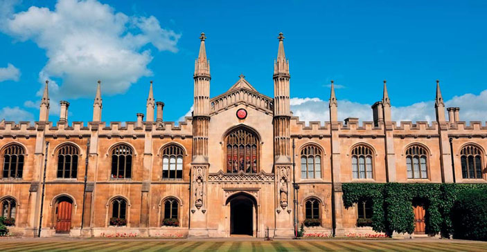 Главное здание Кембриджского университета, в котором работал Стокс («Природа» №1, 2020)