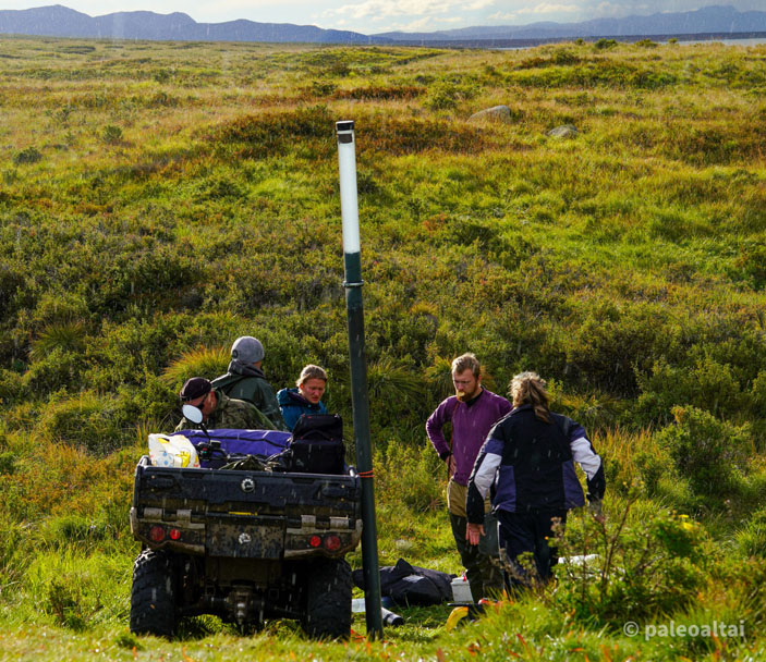 Работа с керном на озере Джулукуль («Троицкий вариант» №24, 2020)