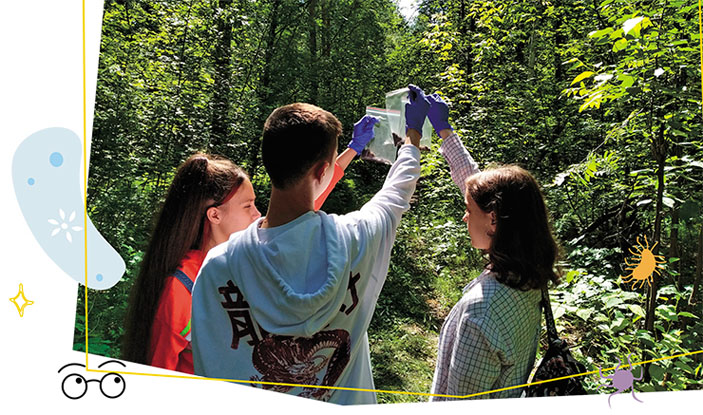 Учащиеся ОЦ «Горностай» (Новосибирск) собирают образцы почвы в лесной зоне новосибирского Академгородка («Наука из первых рук» №5–6(90), 2020)