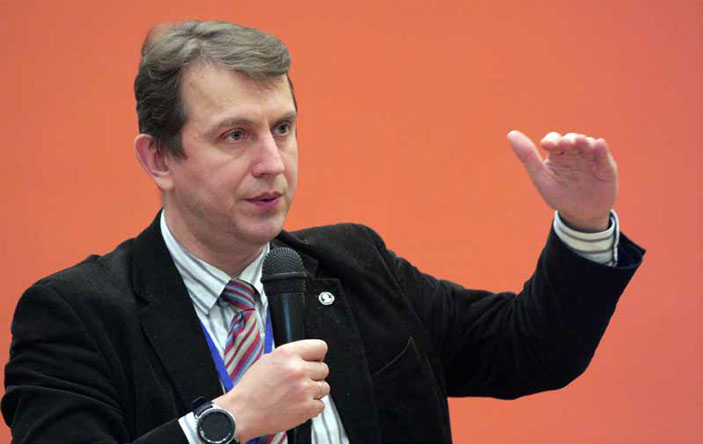 А. В. Наумов выступает на общем собрании профессоров РАН («Химия и жизнь» №7, 2021)