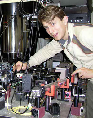 Работа на установке по детектированию спектров одиночных молекул и криогенной флуоресцентной наноскопии в Байройтском университете («Химия и жизнь» №7, 2021)