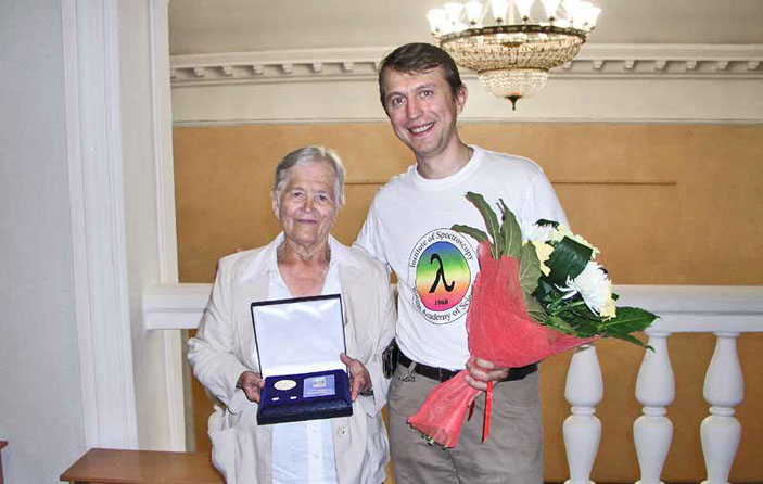 А. В. Наумов с мамой К. Ф. Наумовой («Химия и жизнь» №7, 2021)