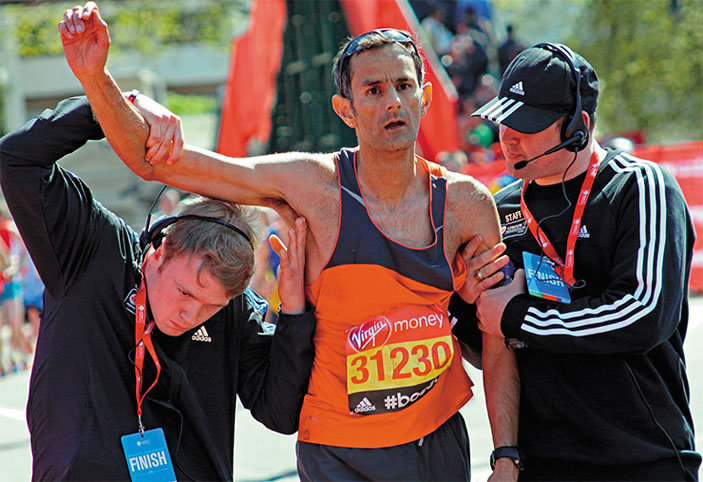 Участник Лондонского марафона Джон Сандху, столкнувшийся с «марафонской стеной» («Наука из первых рук» №1–2(91), 2021)