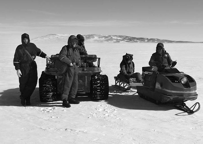 Участники полевой партии — геологи и ботаник в глубине антарктического континента («Знание — сила» №1, 2020)