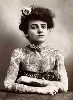 Мод Вагнер (1877–1961) — американская артистка цирка и первая известная татуировщица в США, 1911 г. («Химия и жизнь» №10, 2021)