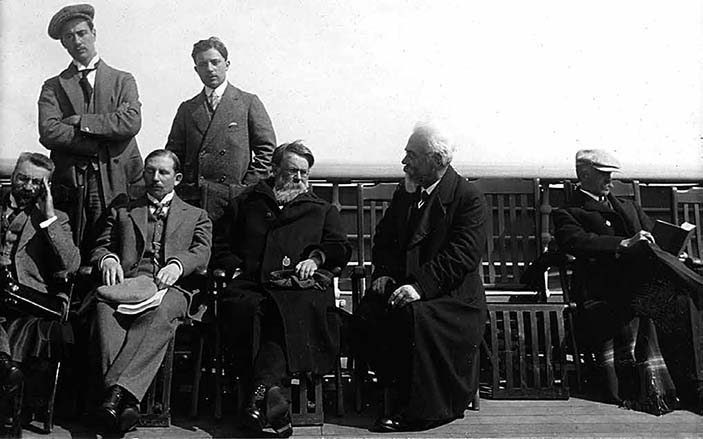Российские геологи Яков Самойлов, Франц Левинсон-Лессинг, академик Владимир Вернадский, Феодосий Чернышев, и сопровождающие их М.М. Любошинский и В.Ф. Левинсон-Лессинг