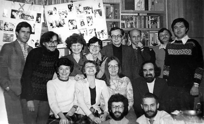 Лаборатория В.А. Гвоздева. Евгений Ананьев в третьем ряду слева. Москва. 1980 год