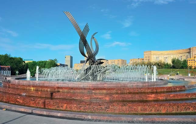 Абстрактная композиция бельгийского скульптора-авангардиста О.Стребеля