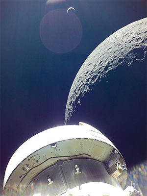 Фото с первого корабля «Орион (миссия Артемида 1)