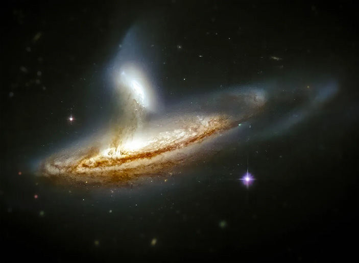 пара сталкивающихся галактик в созвездии Андромеды