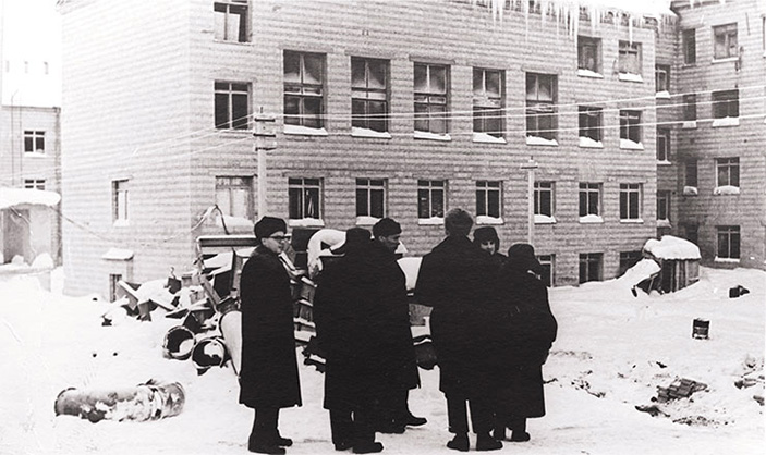 Основная группа сотрудников лаборатории механизмов цепных и радикальных реакций Института химической кинетики и горения СО АН СССР